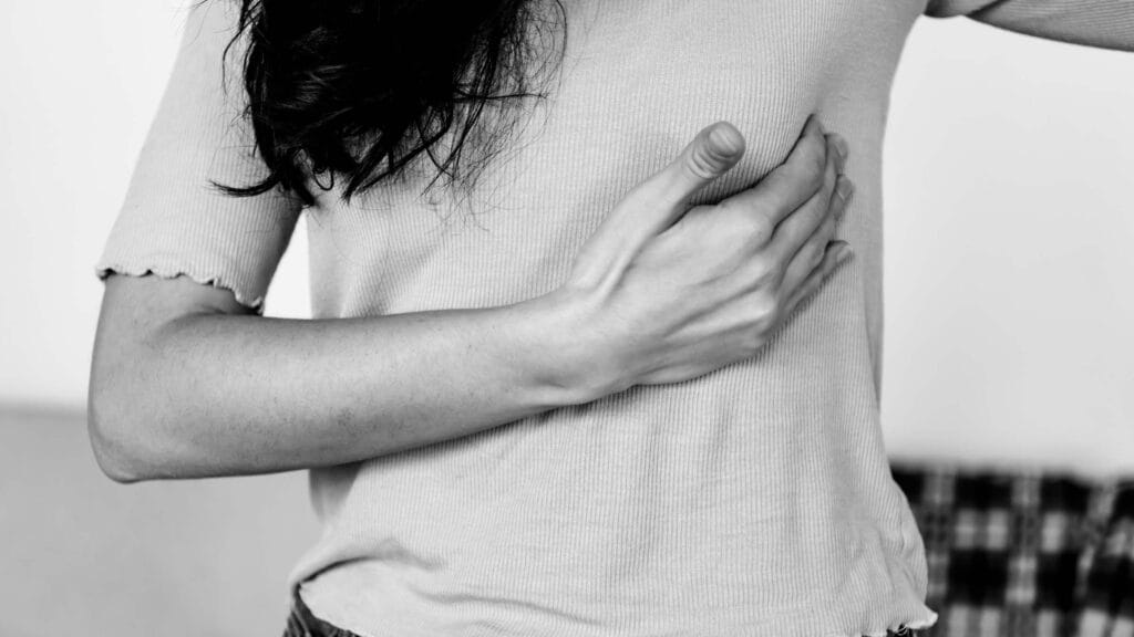 Tanda Waktu Subur Wanita: Merancang Kehamilan dengan Lancar 2 closeup woman sore breast 1203048937 BW